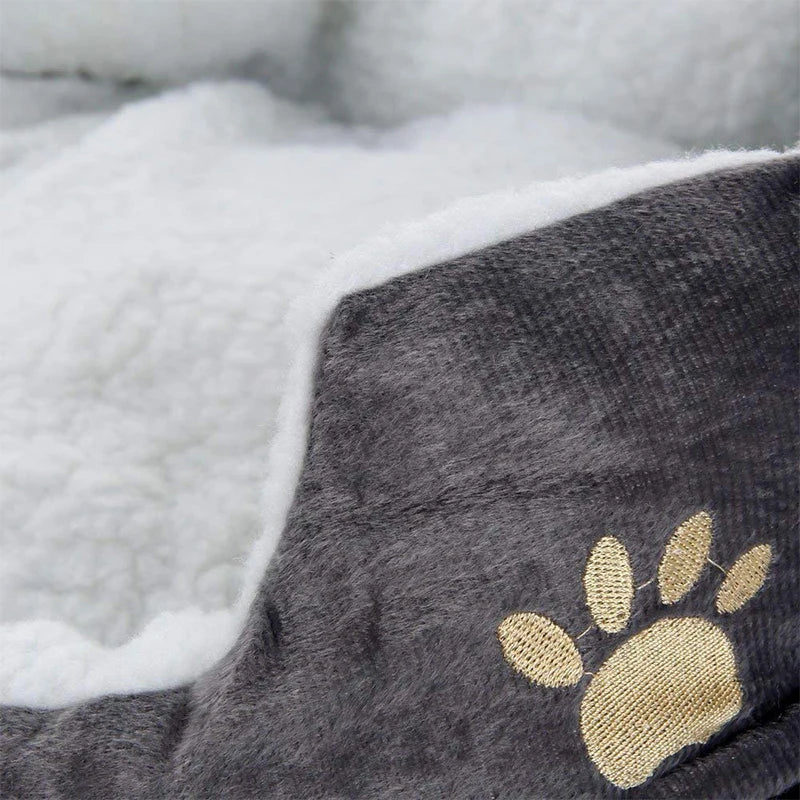 Give your pet the comfort they deserve with a cozy, washable sofa bed—perfect for small dogs and cats! 🐾🛏️